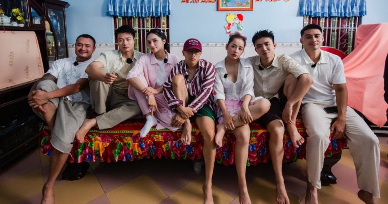 Chi Pu, Hương Giang và Ninh Dương Story tá hỏa khi lần đầu chăm em tại tập 3 “Hàng xóm mới”